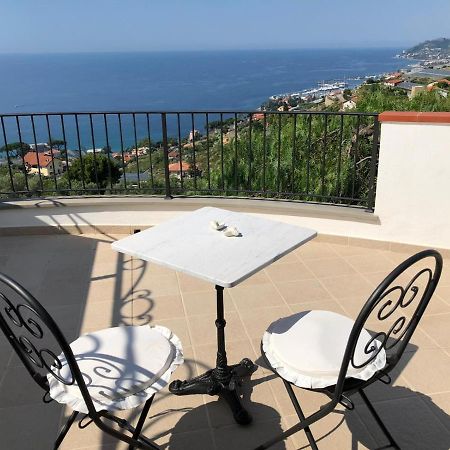 La Casa Di Sissi B&B Sanremo Bagian luar foto