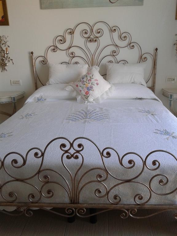 La Casa Di Sissi B&B Sanremo Bagian luar foto